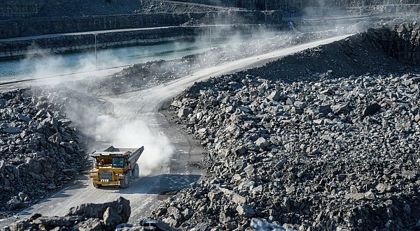 Photographic Retouching, Manipulation, and Graphic Design